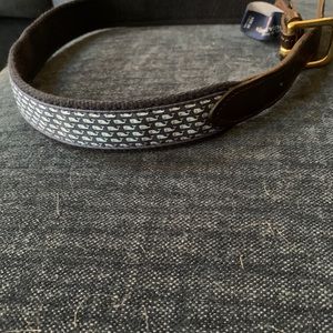 Navy vineyard vines belt for boys, size 26, in great condition. whale pattern